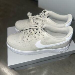 Nike Air Force 1 Low in White/Light Bone (sage) Youth 6.5 (Women’s 8) New in Box